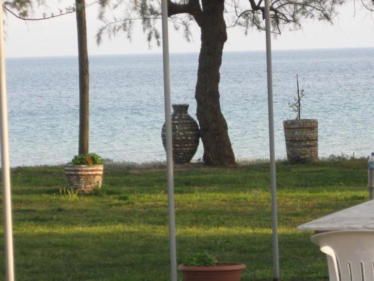 Eleni Rooms Develiki Ierissos Eksteriør billede